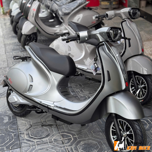 Xe máy điện Revo 946 màu xám mờ