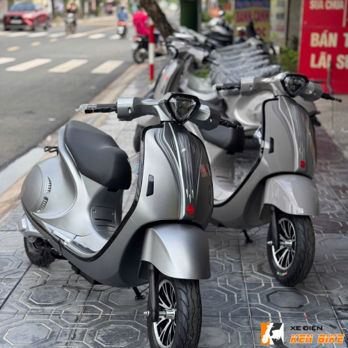 Xe máy điện Revo 946 màu xám mờ