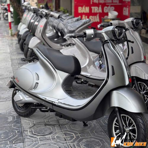 Xe máy điện Revo 946 màu xám mờ